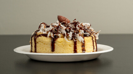 Cheesecake with chocolate and coconut
