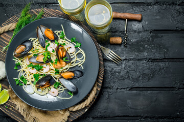 Mediterranean food. Seafood spaghetti with clams and white wine.