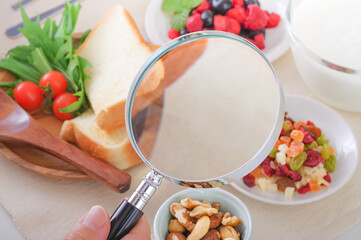 食べ物の成分をを調べるイメージ