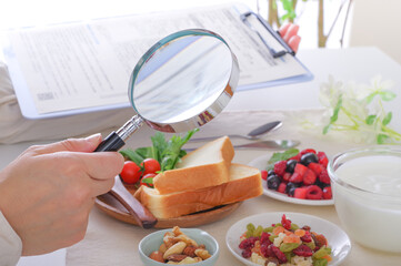 食べ物の成分をを調べるイメージ