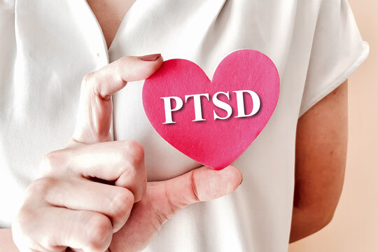 PTSD　トラウマを抱える女性
