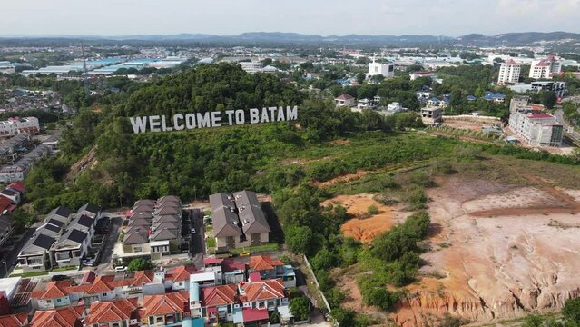 Welcome to Batam, a landmark to welcome tourists visiting Batam City, Riau Islands Province. Batam is an island that is a free trade area in Indonesia.	
