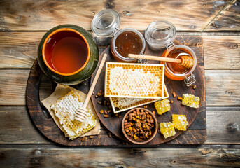 Assortment of different types of honey.