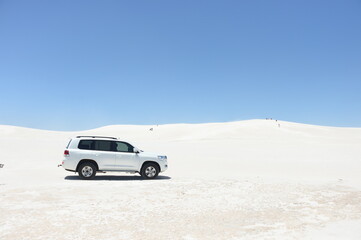Fototapeta na wymiar A white car on the desert