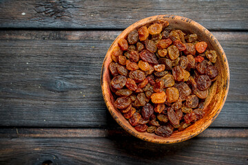Raisins in bowl.