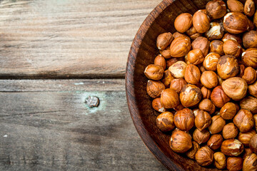 The shelled hazelnuts in a bowl.
