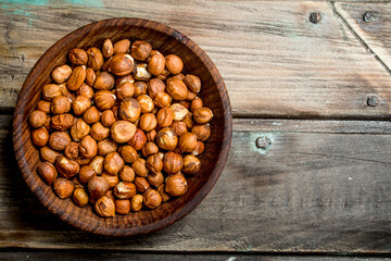 The shelled hazelnuts in a bowl.