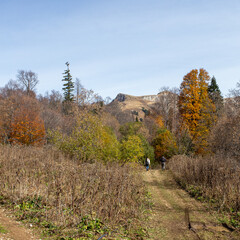 the beginning of autumn in the highlands, nature walks, panoramic views of the mountains, routes...