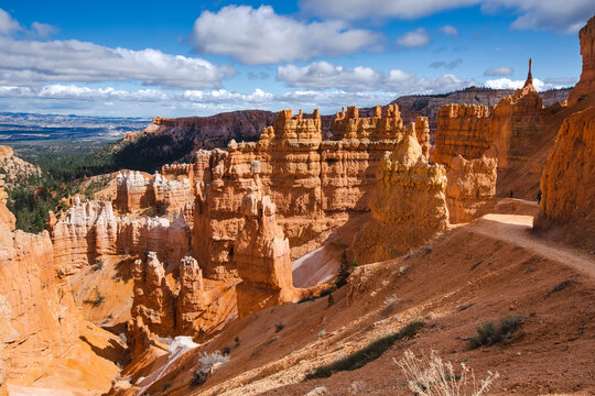 Scenic view of stunning red sandstone hoodoos in Bryce Canyon National Park in Utah, USA