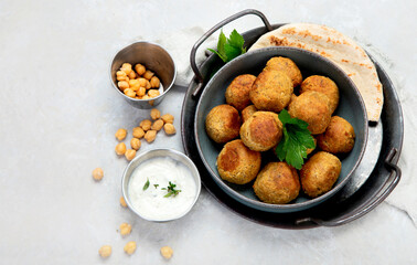 Chickpeas falafel with pita,sauce