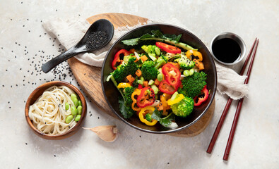 Asian noodle and vegetables.