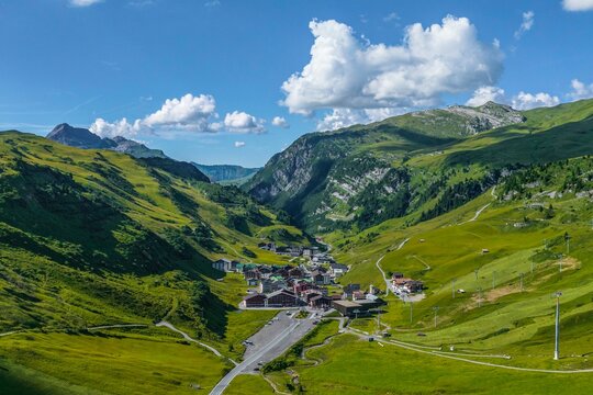 Ausblick auf Z&uuml;rs am Flexenpass in der Region Arlberg in &Ouml;sterreich
