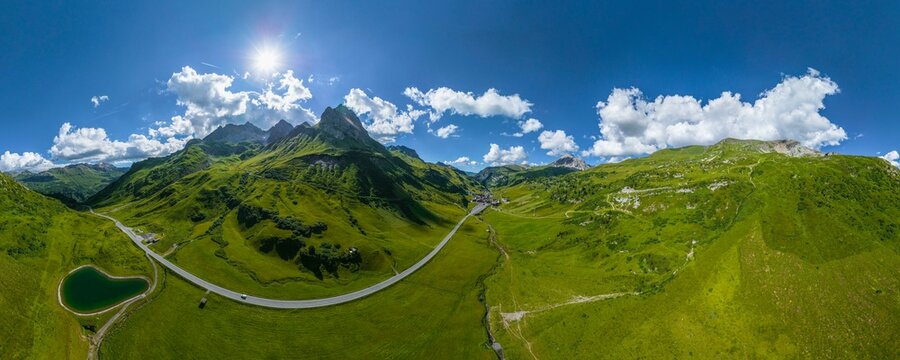 360&deg; Rundblick am Flexenpass in der Arlberg-Region nahe Lech-Z&uuml;rs in Vorarlberg