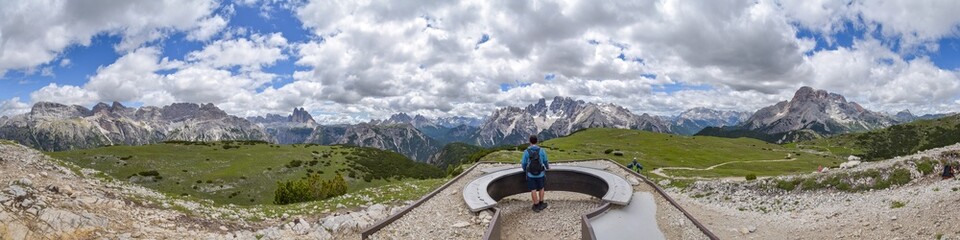Fototapeta na wymiar Aussichtspunkt am Strudelkopf in den Dolomiten