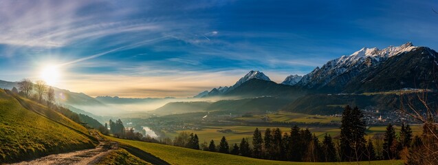Schwaz, Österreich, Tirol, Panorama, Alpen, Berge, Sonnenuntergang, Nebel - obrazy, fototapety, plakaty