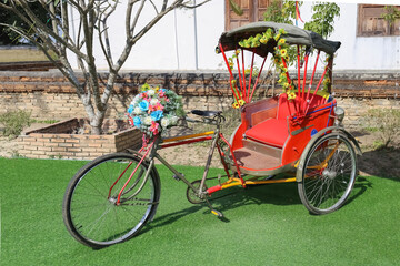 Fototapeta na wymiar Thai style vintage retro tricycle bike or rickshaw decorated for show