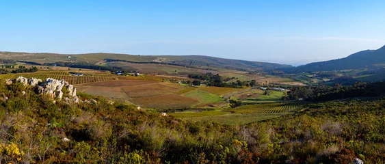 Foto auf Alu-Dibond Hemel en Aarde Valley, famous for it's beautiful scenery and vineyards, near Hermanus. Overberg. Western Cape. South Africa © Roger de la Harpe