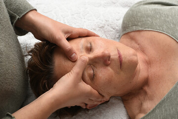 Obraz na płótnie Canvas Ostheopath massaging a female patient