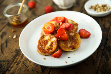 French toast with fresh berries