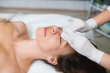 Obraz na płótnie Canvas Top view of face massage in salon