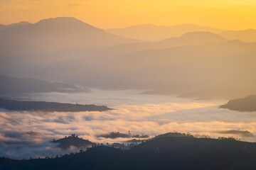 Fototapeta na wymiar The sunrise over the mountain with sea of fog in the western of Thailand