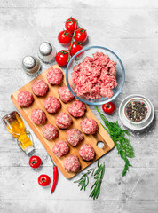 Fototapeta na wymiar Raw beef meatballs with spices and fragrant dill .