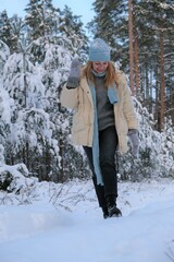 Fototapeta na wymiar women in winter forest