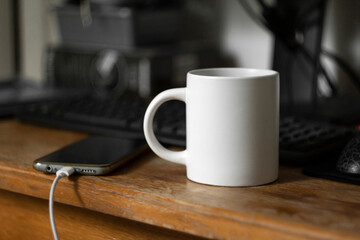 White mug on the desktop - 562099203