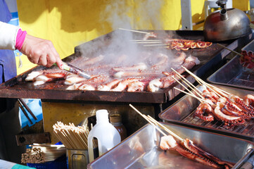 縁日のイカ焼き屋台