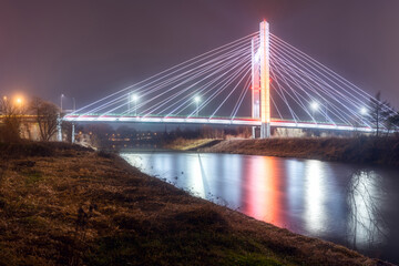 Fototapeta na wymiar Brama Przemyska. Oświetlony nocą most w Przemyślu nad rzeką San.