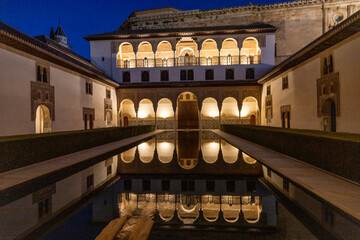Nasrid palace at alhambra at night spain granada - obrazy, fototapety, plakaty