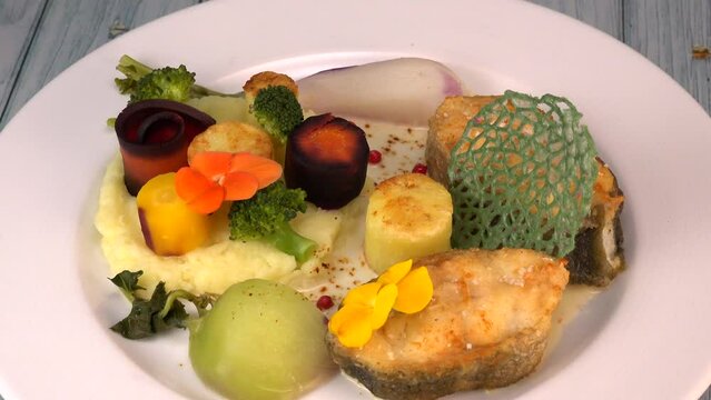 Recipe of cod steak, mashed potatoes and its farandole of vegetables, parsnip, turnip, broccoli, candied potato. High quality video