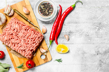 Raw minced beef with hot chili peppers and spices .