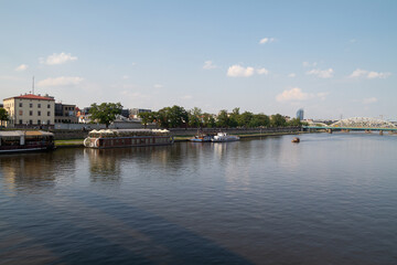 Vistula or Wisla River (Wisła) in Krakow, Poland. Vistulan Boulevards Kraków. - obrazy, fototapety, plakaty