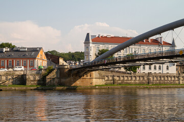 Vistula River (Wisła) in Krakow, Poland. Vistulan Boulevards with Father Bernatek’s pedestrian and bicycle bridge (Kładka Ojca Bernatka Kraków), connecting Kazimierz with Podgórze.
