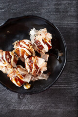 A top down view of a plate of takoyaki.
