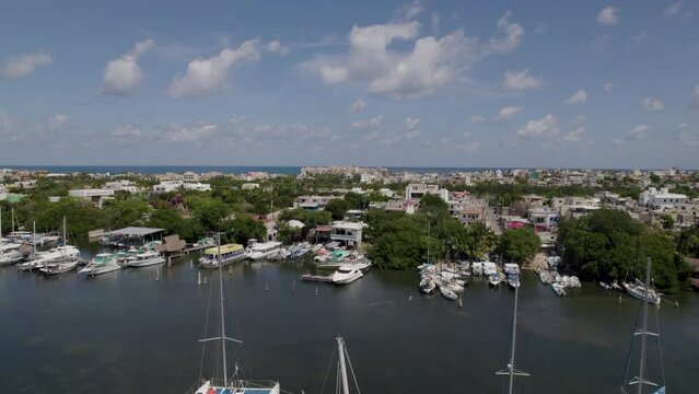 vuelo de dron en playa de Isla Mujeres Cancun Mexico