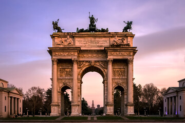 Fototapeta na wymiar the triumphal arch of milan photographed at sunset