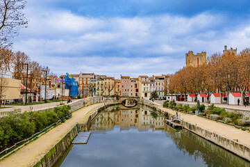 Le Canal de la Robine et le Pont des Marchands de Narbonne