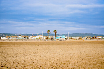 Les chalets sur pilotis de la plage des chalets de Gruissan