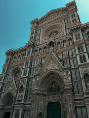 Fototapeta premium Florence city hall in the middle of town in summer time with people out enjoying the view