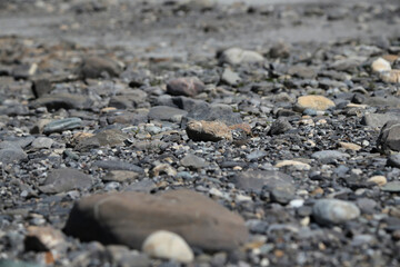 Trockenheit am Lac serre Poncon in den französischen Alpen im Sommer
