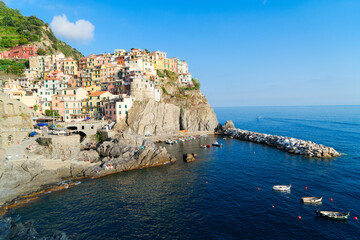 Fototapeta na wymiar Manarola picturesque town and sea of Cinque Terre, Italy