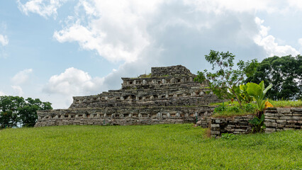 Fototapeta na wymiar Antiguas ruinas totonacas de Yohualichán en México