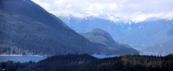 Obraz premium Indian Arm bay in Cascadia Mountains