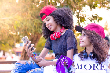GIRLS SKATEBOARDING