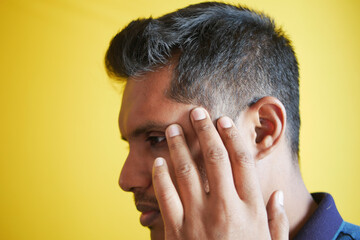 Fototapeta premium hair loss concept with man checking his hair 