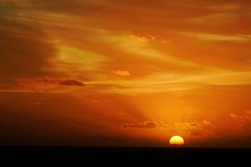Sonnenaufgang über Ozean