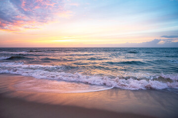 Das Meer im himmlischen Sonnenuntergang