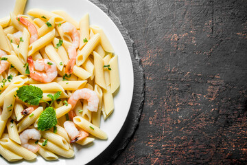 Pasta with shrimp and mint leaves.